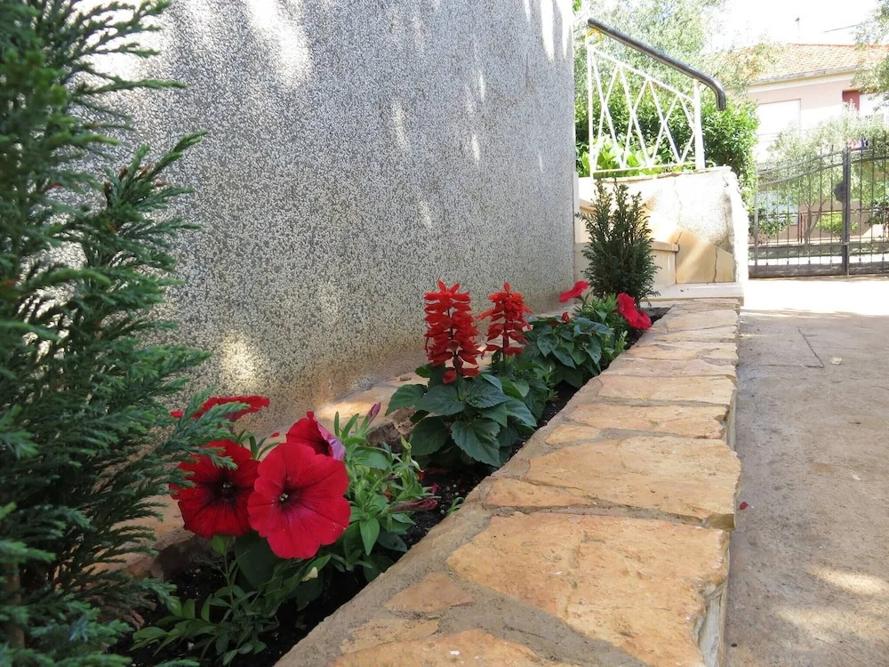 Excellent Studio Angie In Flower Garden