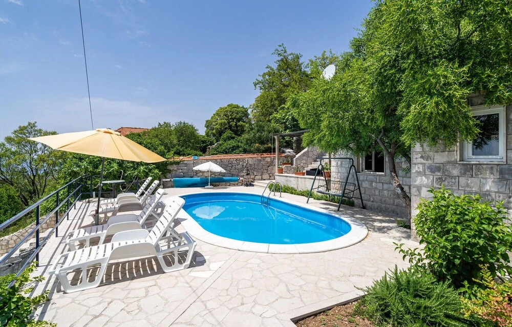 Stunning Home in Slano With Wifi, 2 Bedrooms and Outdoor Swimming Pool
