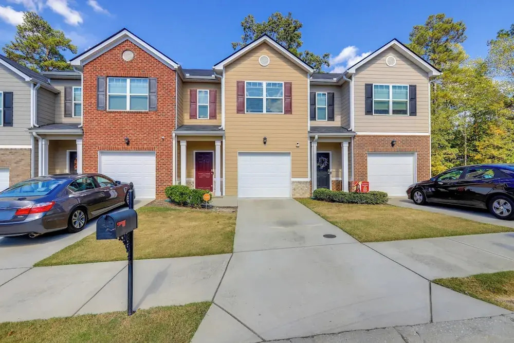 Pets Welcome! Family Townhome w/ Yard in Atlanta