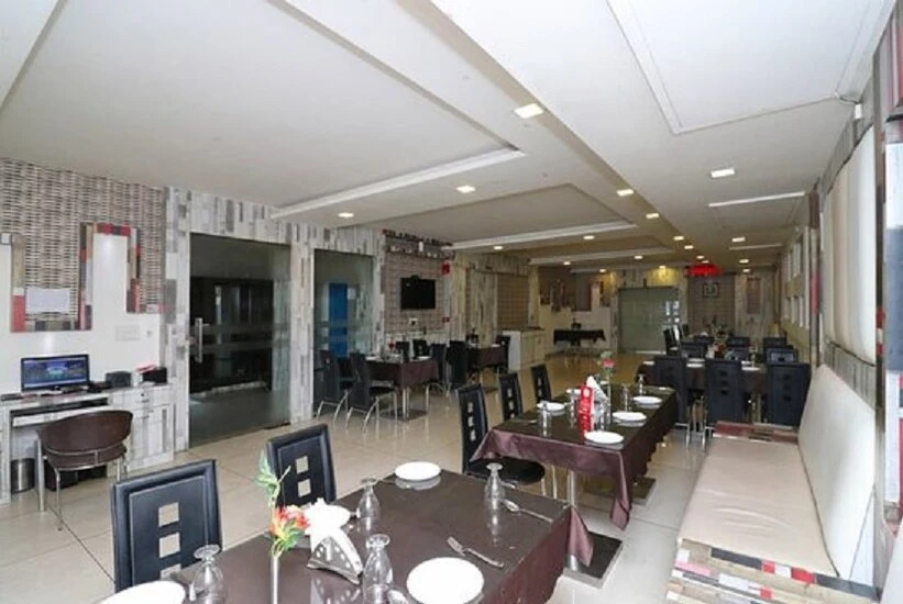 OYO 4772 Park Grand Hotel & Resort