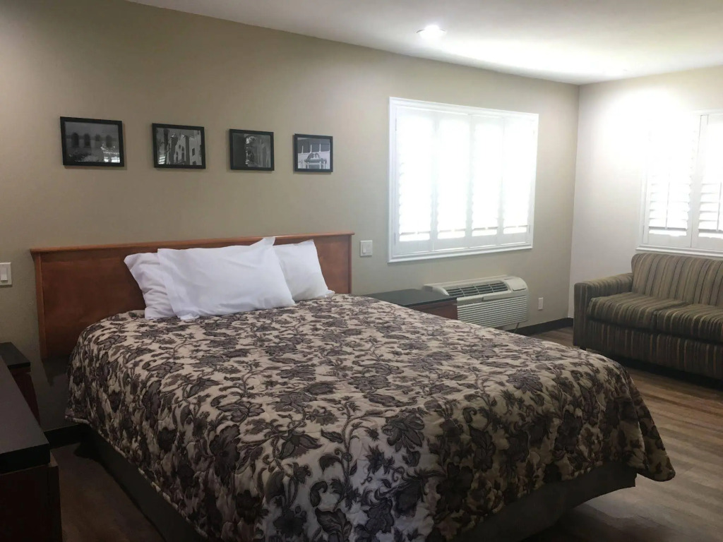Simply Home Inn & Suites - Riverside