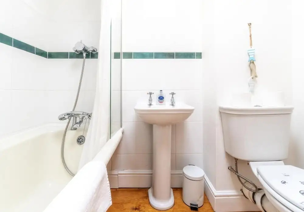 Pebble Mews House - Sleeps 6 to 8 Guests
