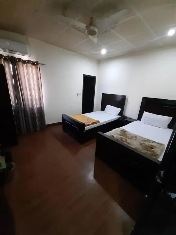 Hotel Laxen Inn Multan