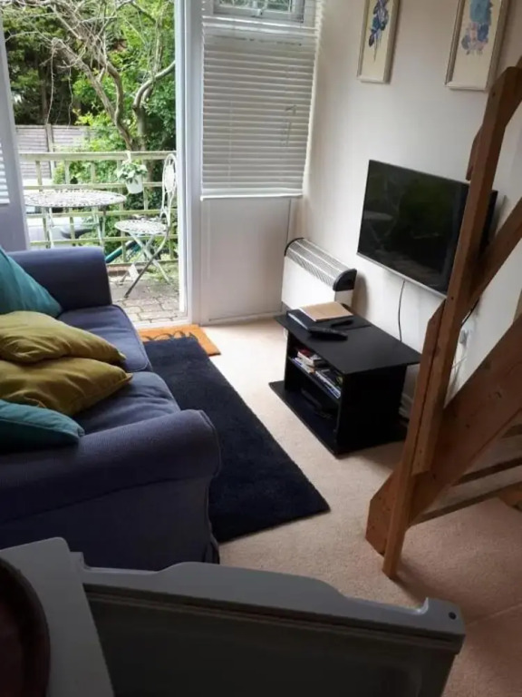 1 Bed Flat - Sleeps 2 - Pets - Garden - Parking
