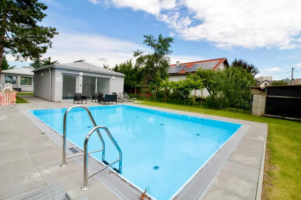 Modern Balcony Apartment with Pool close to Lake in "Donaustadt"