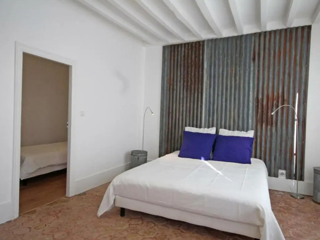 Maison Spacieuse avec Piscine Couverte et Wifi à Laleu - FR-1-497-46