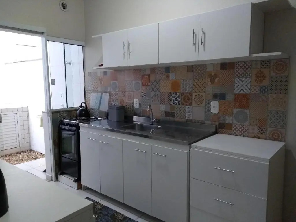 Casa com ótima localização a 100 metros da praia