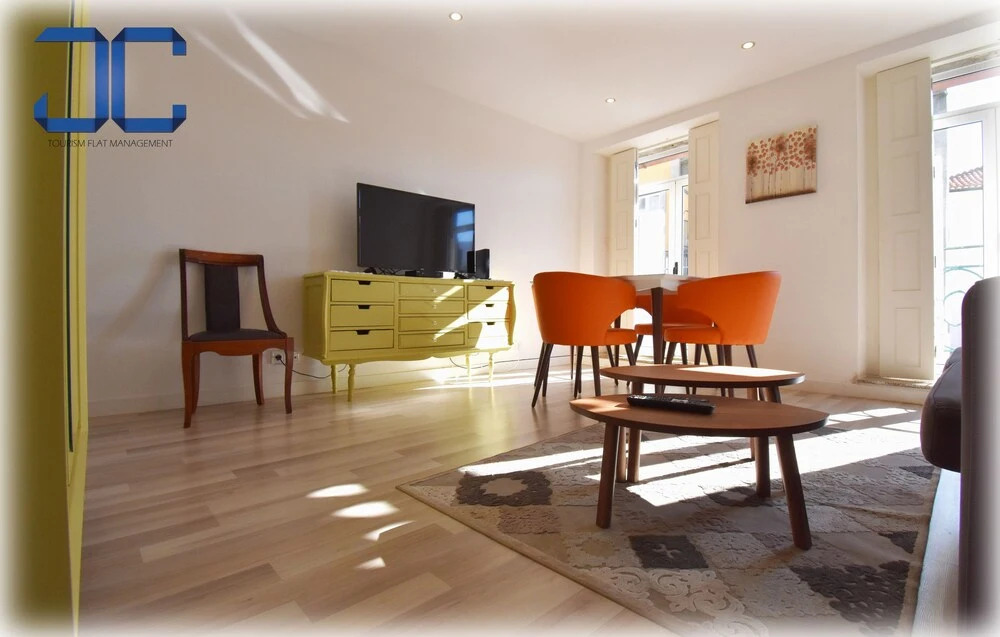 St. Francisco Flat with City Views