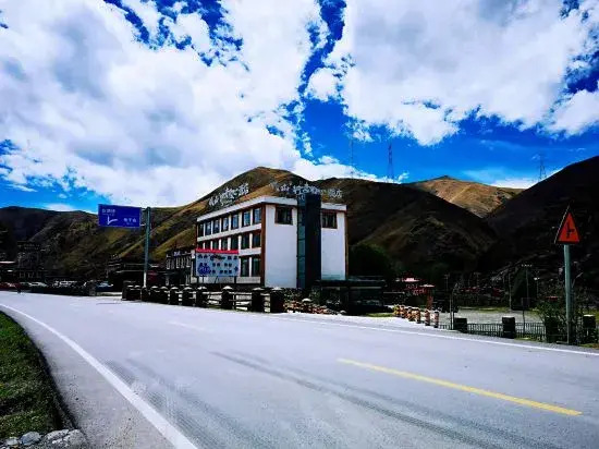 Minshan Traveler Muxin Hotel (Kangding Xinduqiao)