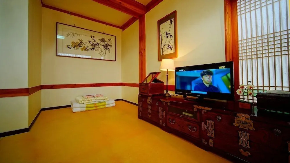 Jeonju Gwigeoraesa Hanok Stay