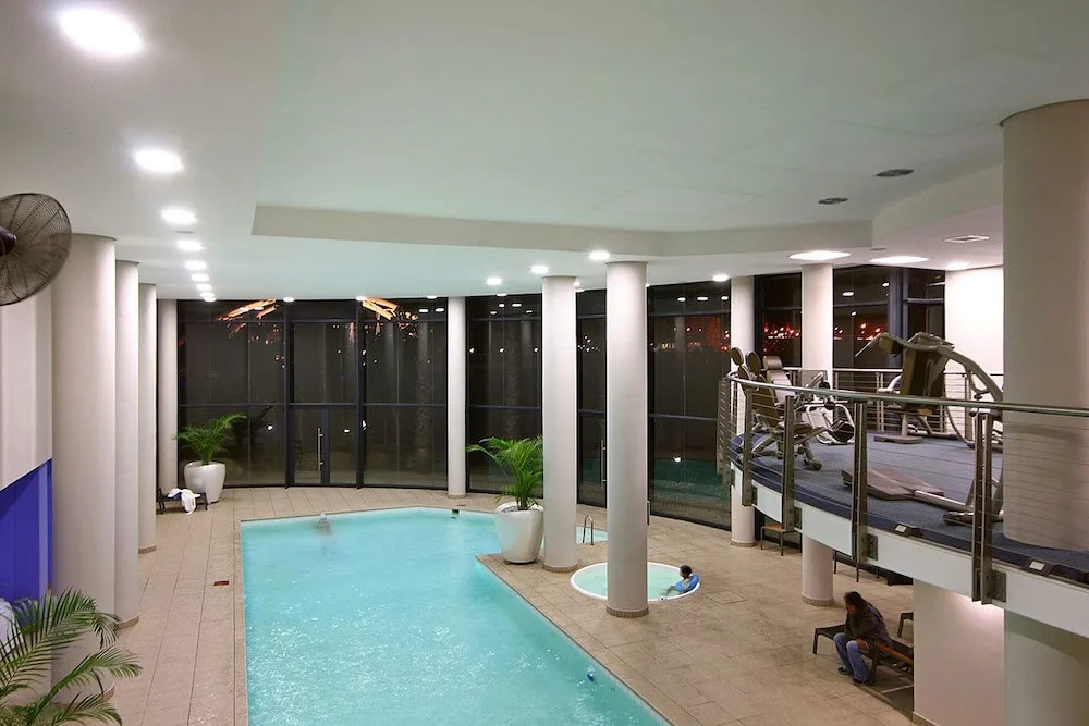 Knightsbridge 407 by Host Agents