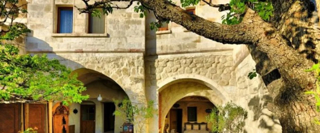 Elysee Cave House