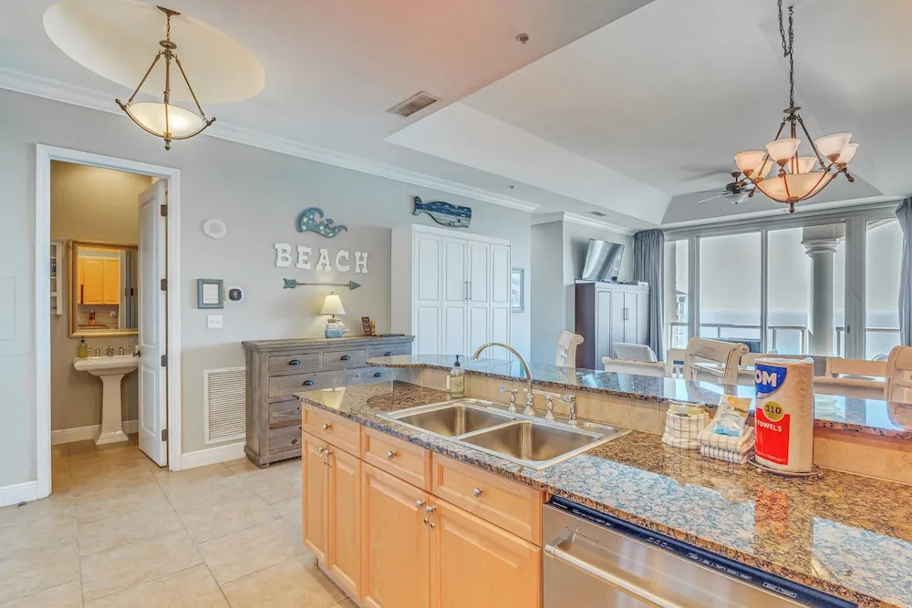 Pensacola Beach Penthouse w/ View + Pool Access!