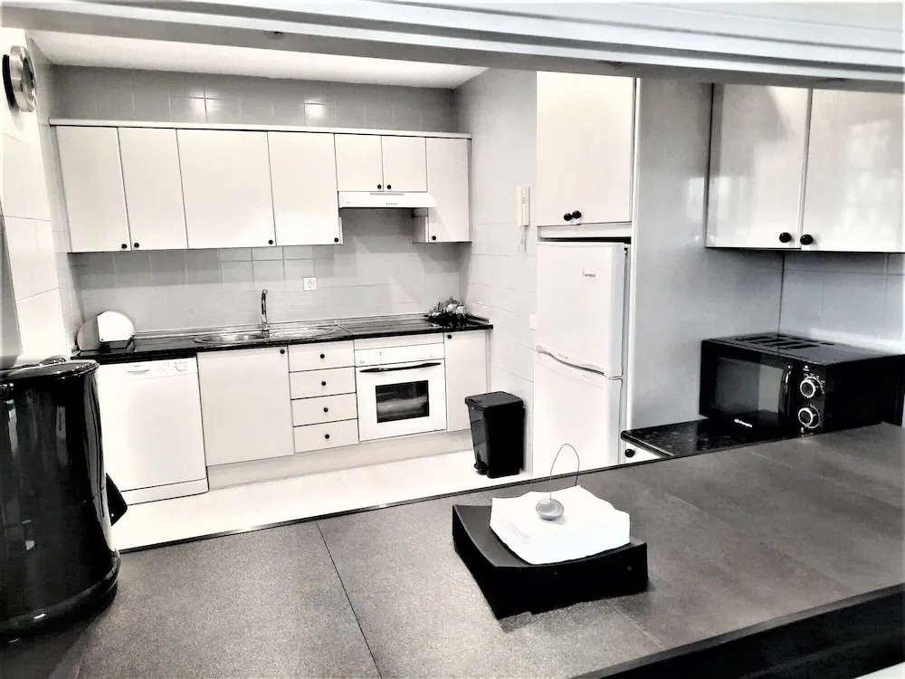Beachfront Apt for a no Car Holiday Puerto Banus, Free Wifiparkingtvaircon