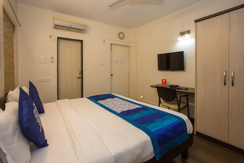 OYO 10934 Hotel Eminent