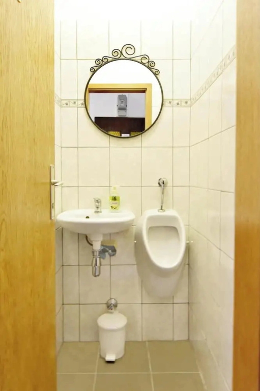 Spacious Apartment With Parking