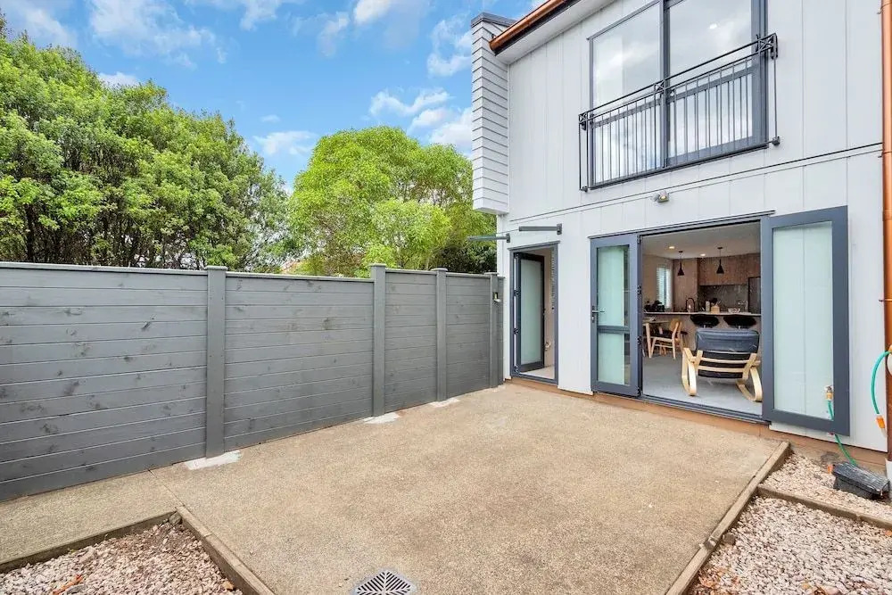 Beautifully Styled 2BR w 2 Carparks & Aircon