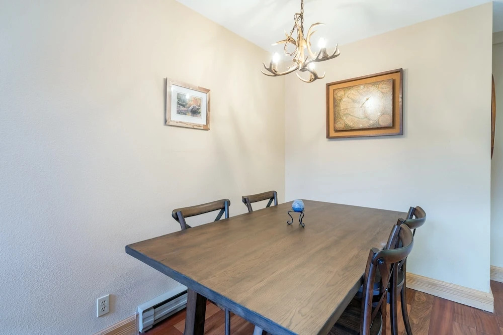 Cimarron Lodge 35 by AvantStay Ski-InSki-Out Property in Complex w Two Hot Tubs