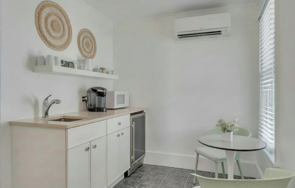 931 Beach Guest House