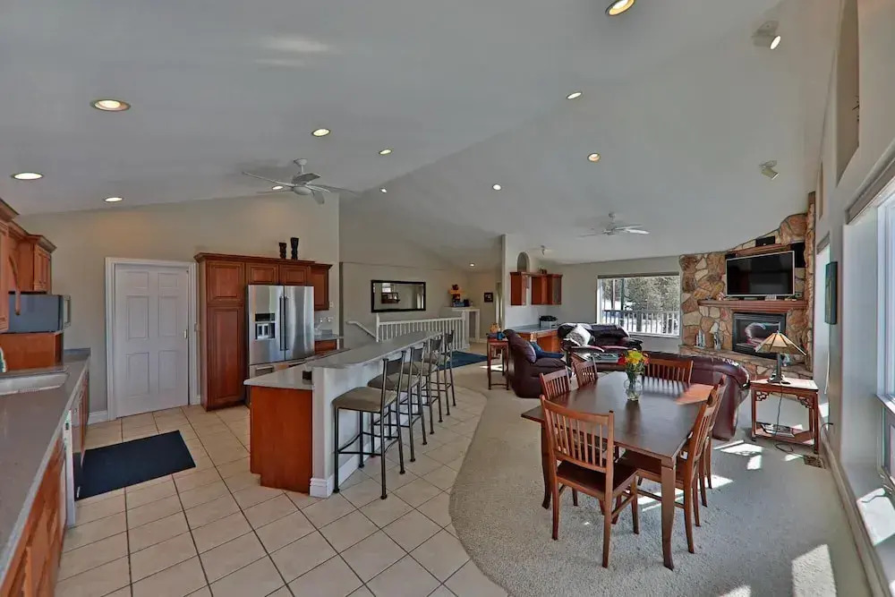 461 Balsh 5 Bedrooms 4.5 Bathrooms Home