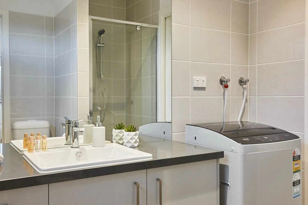 Bright and Updated 1 Bedroom Apartment