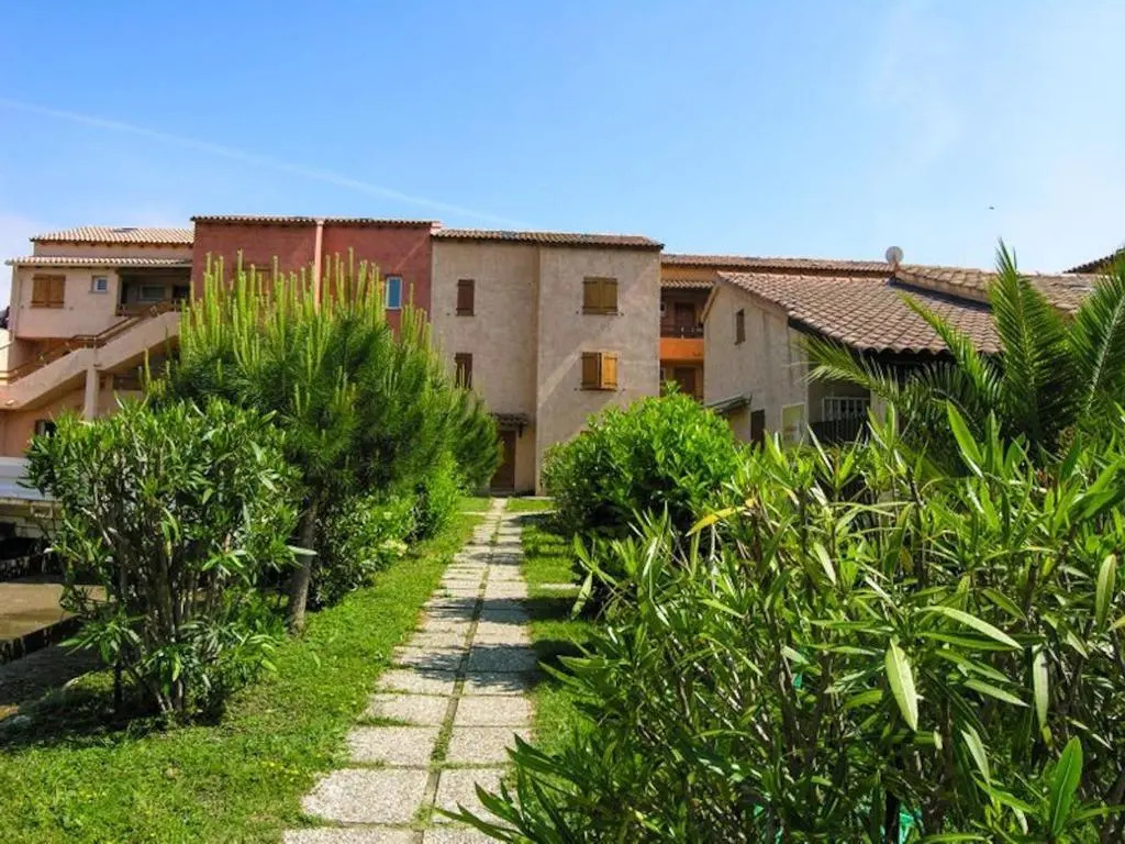 Seaside apartment with 3 bedrooms 2 bathrooms sofa bed in the living room