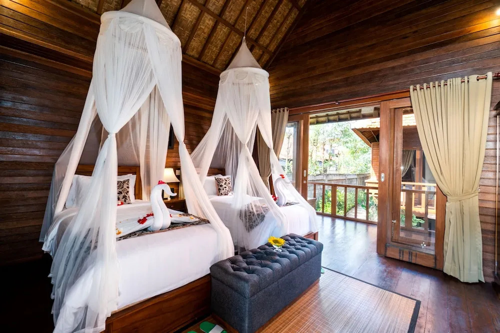 Tapa Bale Gede Nusa Lembongan