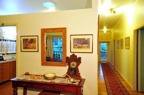 Tom and Sues Place