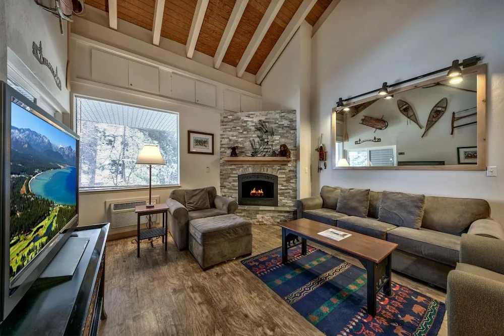 Newly Remodeled 1 Bed and Loft at Lakeland Village