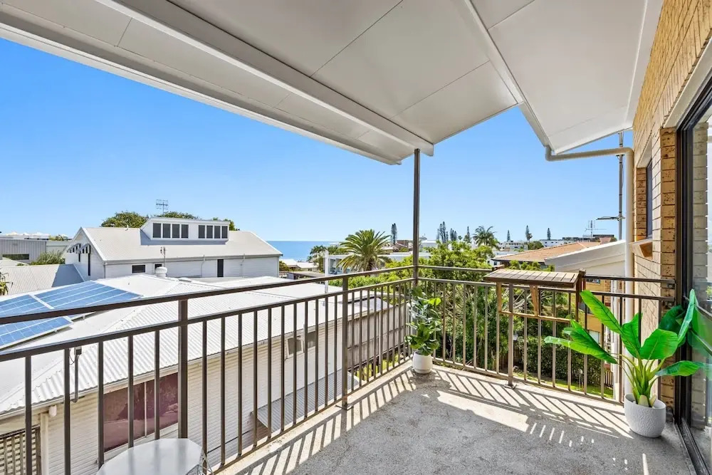 Quaint 2-bed Beach Abode With Ocean Views