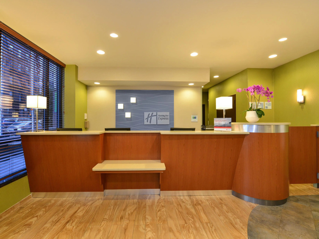 Holiday Inn Express Manhattan Midtown West by IHG