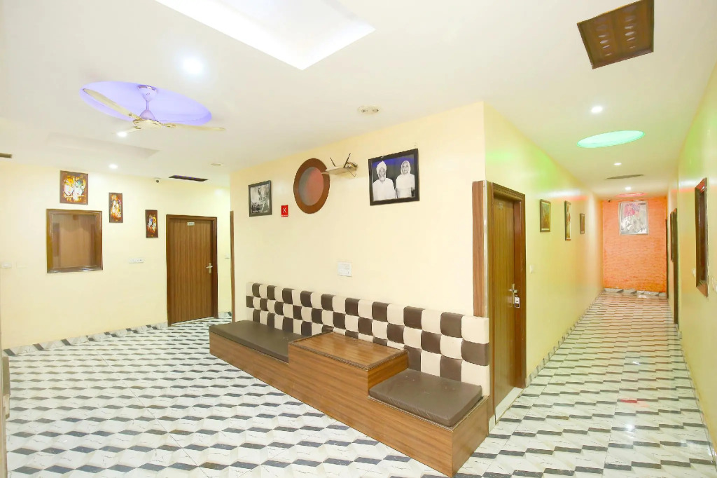 OYO Flagship 5375 Hotel White House