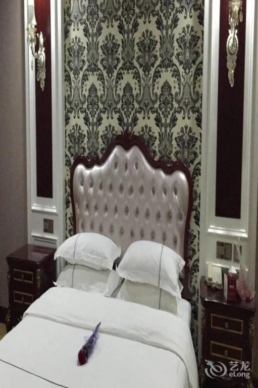 Shanghai Happy Hotel