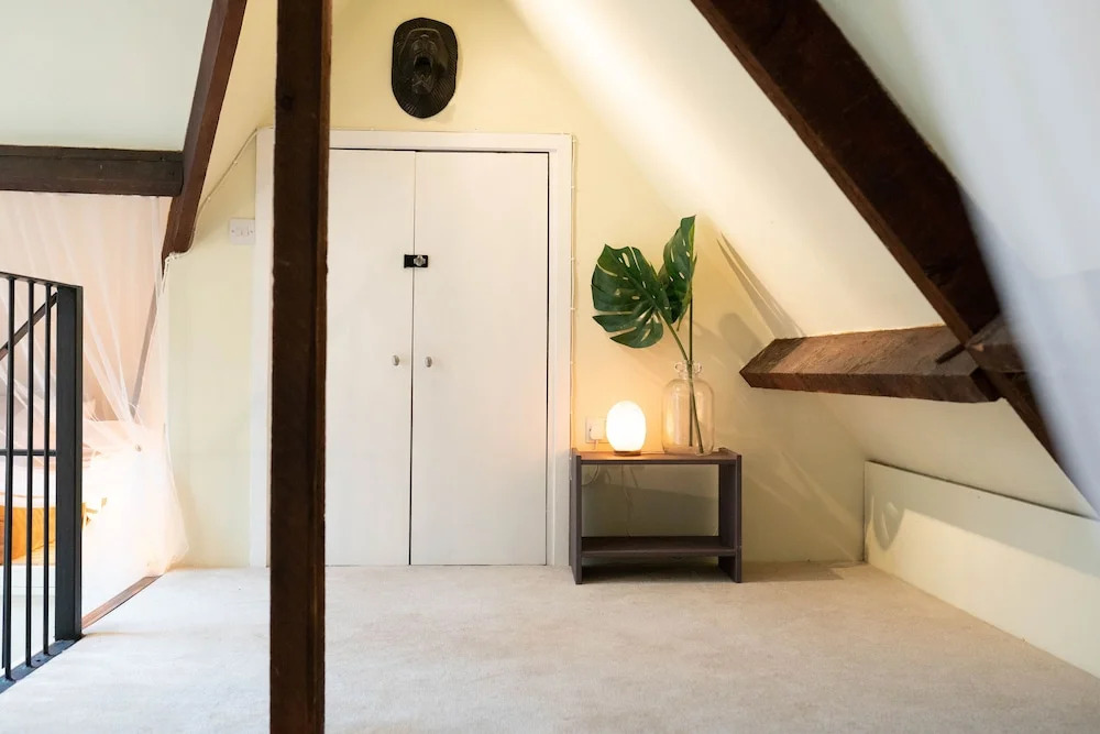 The Loft 2BR Duplex, Central & Parking