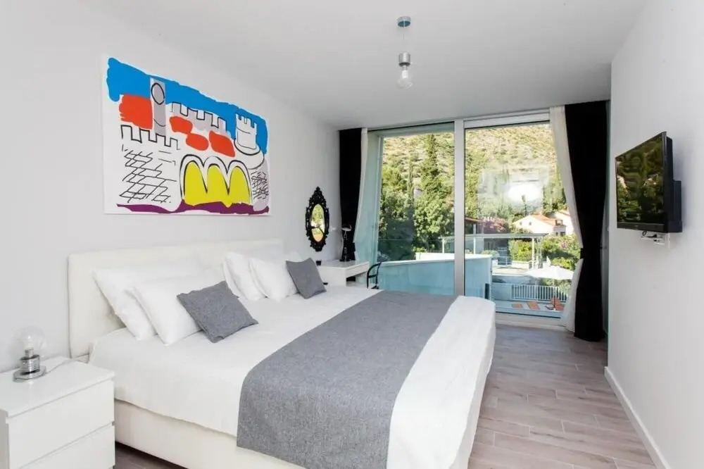 Five Bedroom Villa with Private Pool & Sea View