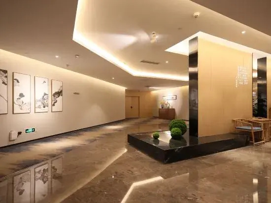 Natural Land Hotel (Zhengzhou CBD Exhibition Center)