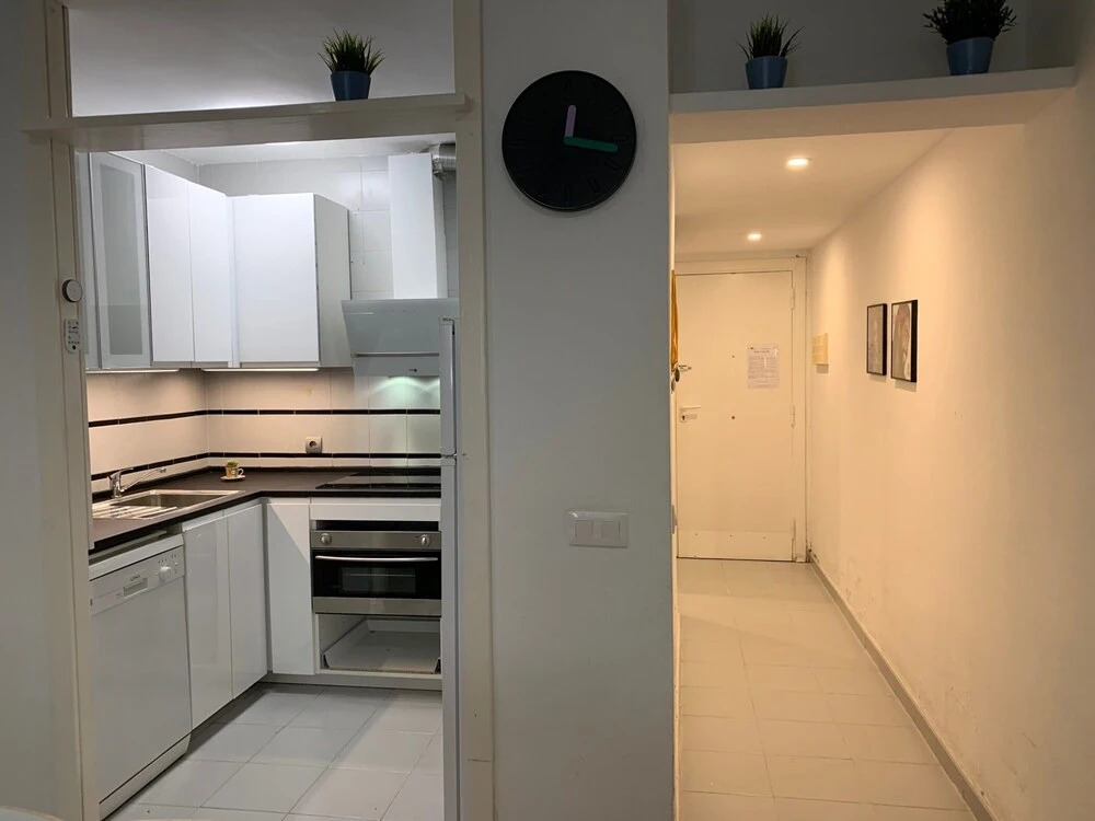 Ground Floor Facing the Sea, in Complex with Pool and Common Areas.