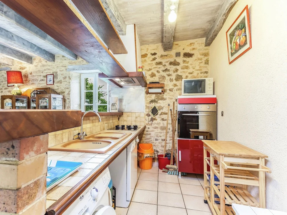 Beautiful Holiday Home in Wooded Grounds Near Villefranche-du-périgord