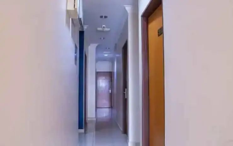 Super OYO 44097 Avatarr Hotel