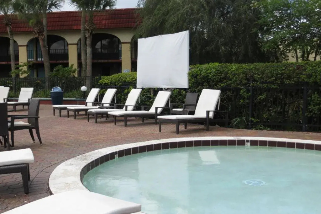 Maingate Lakeside Resort