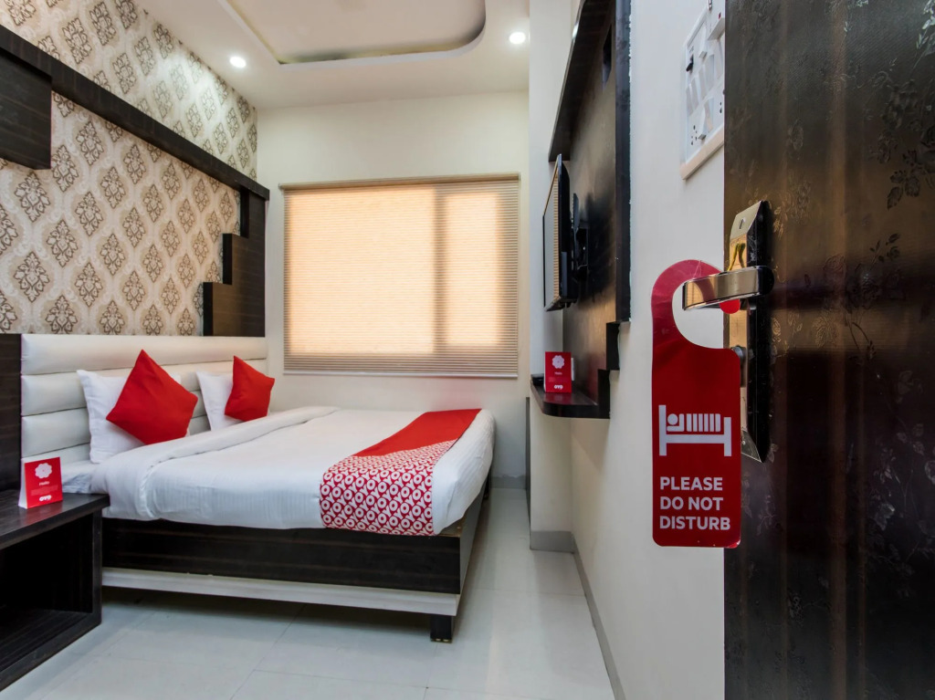 OYO 12128 Hotel Sajan Palace