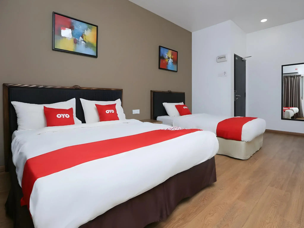 OYO 89915 East Mount Hotel