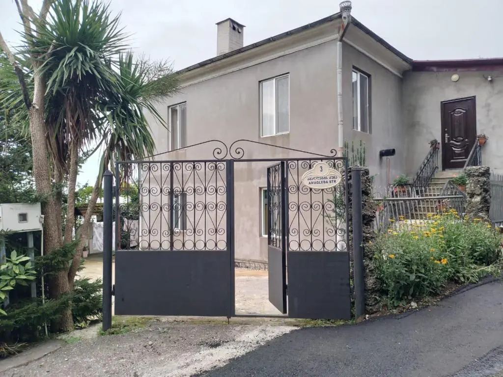 Merabi and Neli Guest House