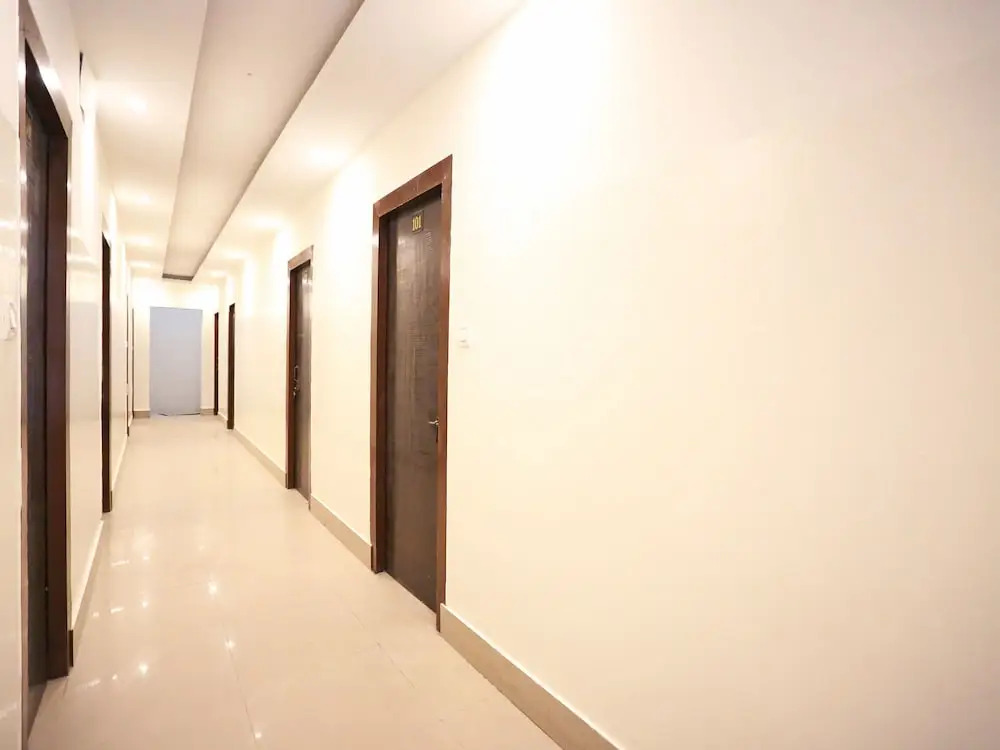 OYO 11623 Hotel Shiva Palace