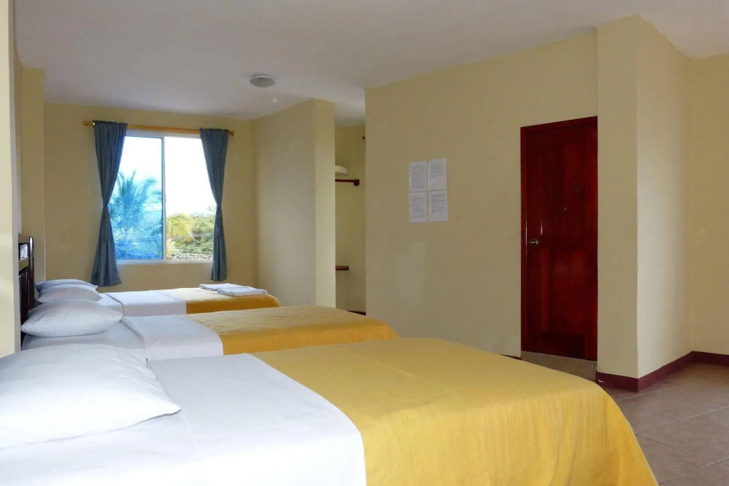 Gloria - Galápagos Inn