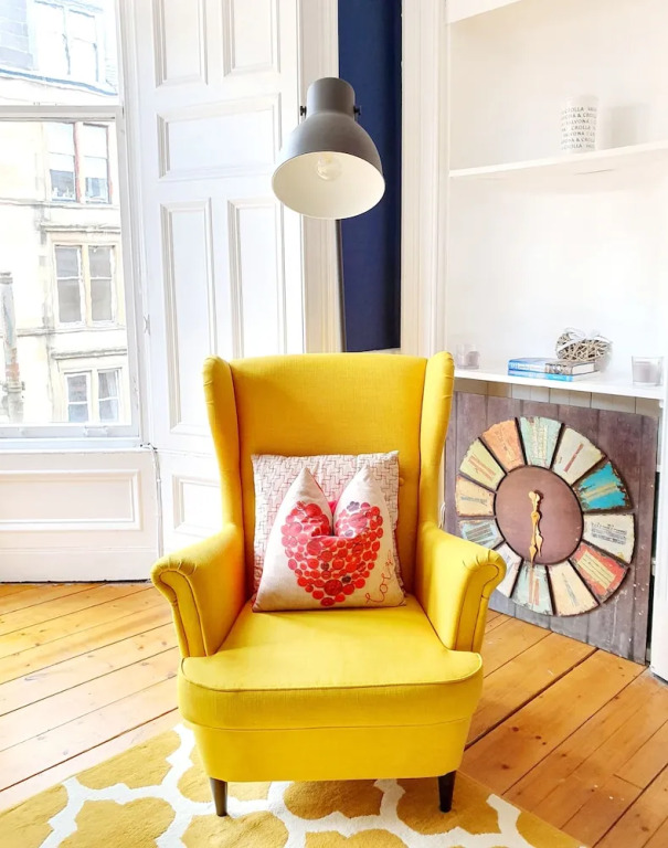 Gorgeous Light Apartment In West End