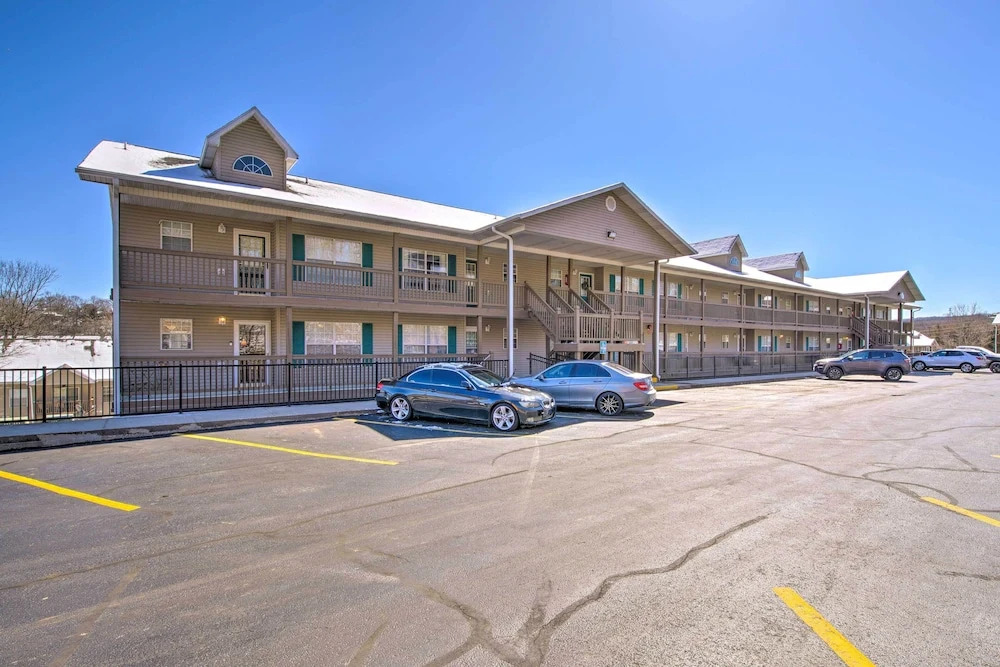 ~ 3 Mi to The Strip: Branson Condo w/ Large Patio!