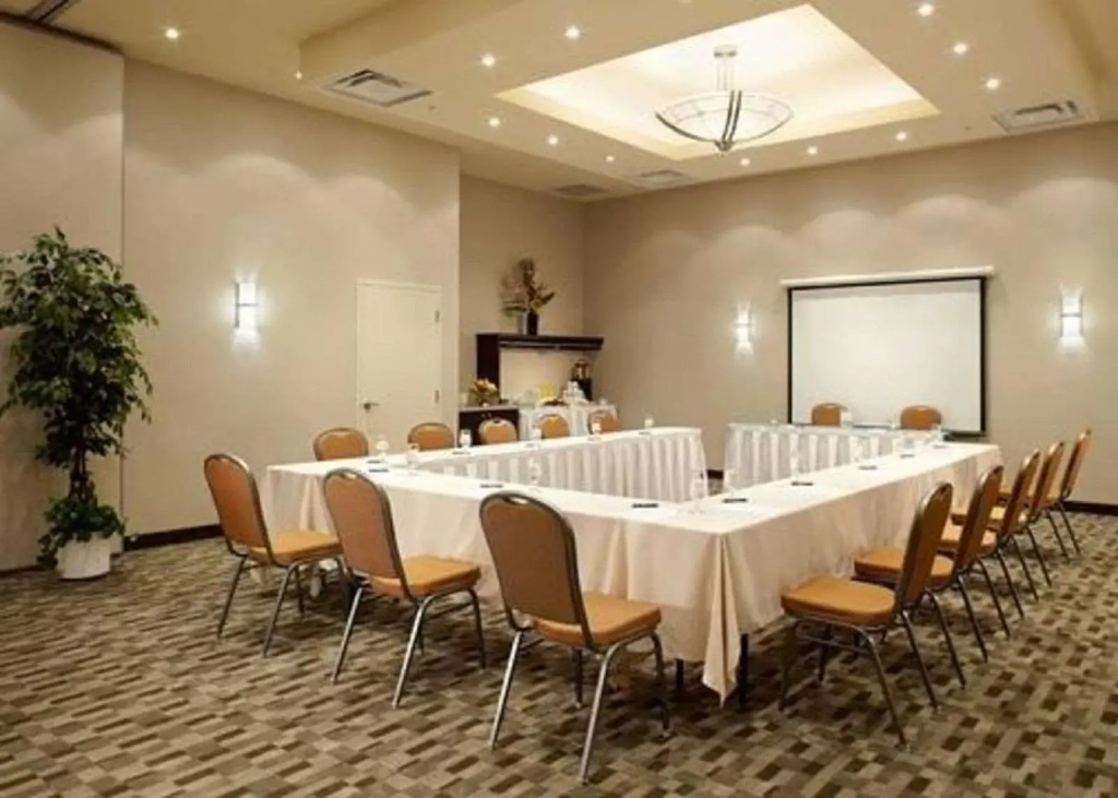 Spark by Hilton Montreal Brossard