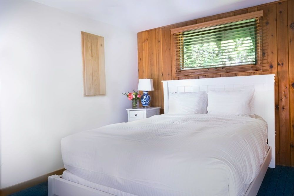 The Leland Lodge
