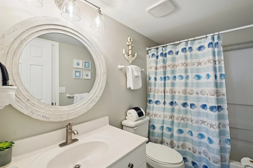 Seacrest 407 is a 2 BR Gulf front on Okaloosa Island by RedAwning